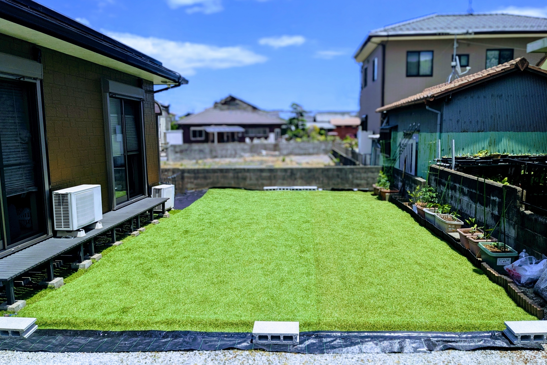 観音寺市で道路からの視線対策として目隠しフェンスを検討する戸建て住宅のイメージ
