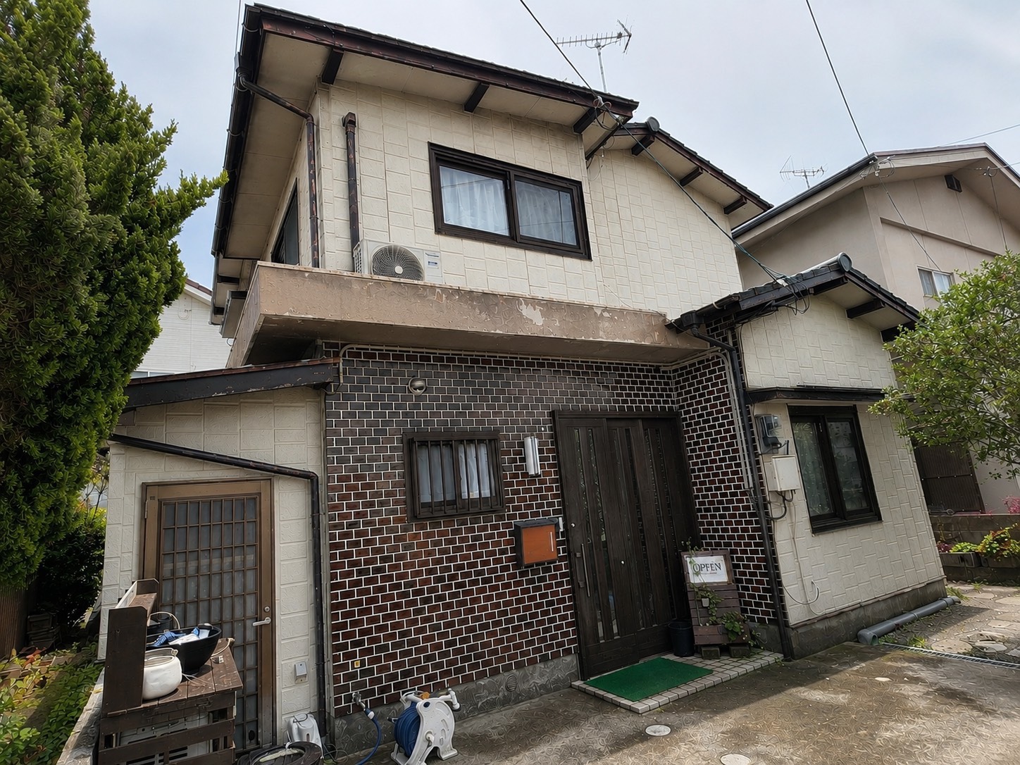 外壁塗装と外装工事を行う前の住宅