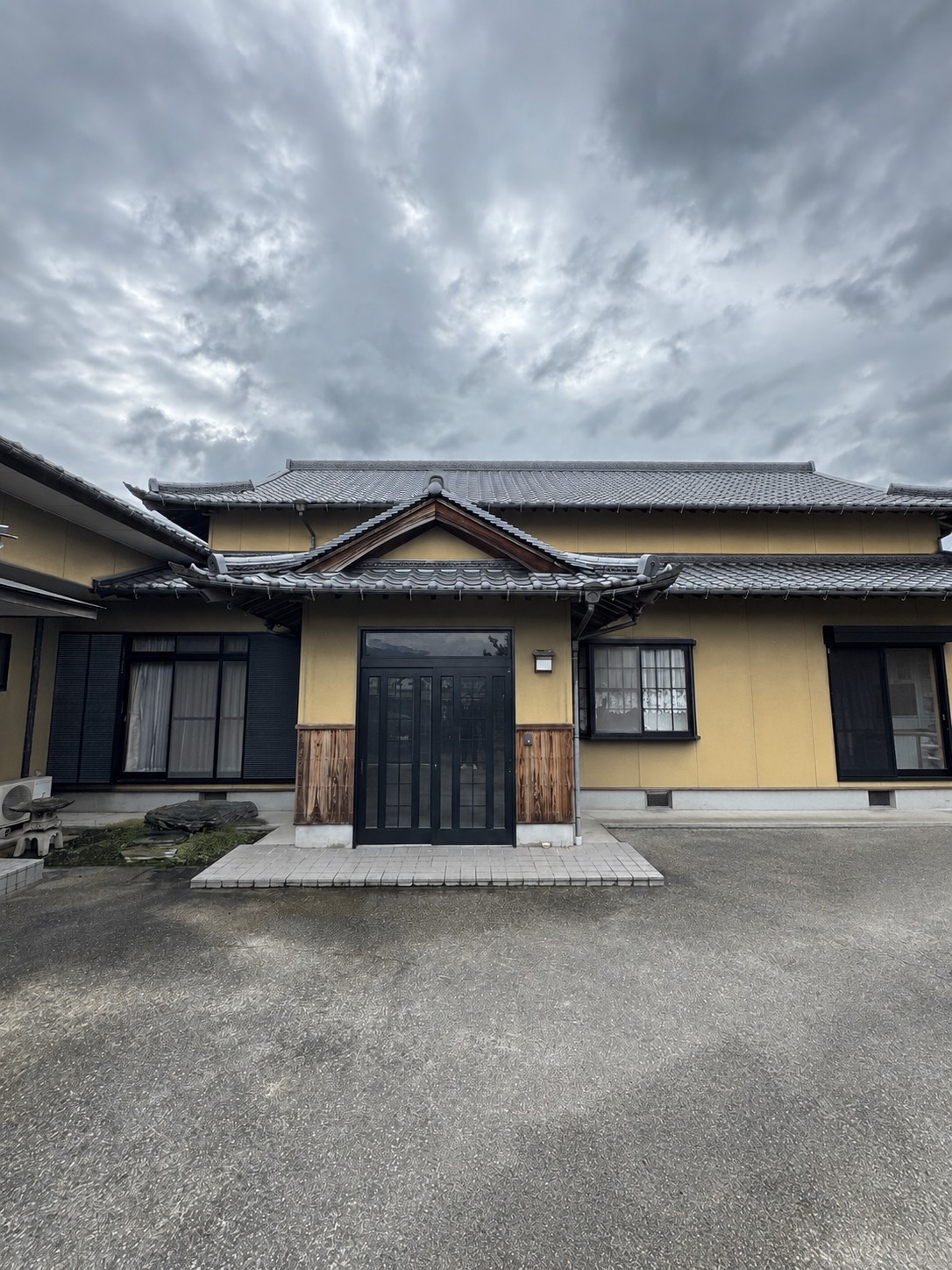 観音寺市の和風住宅の外壁塗装施工前