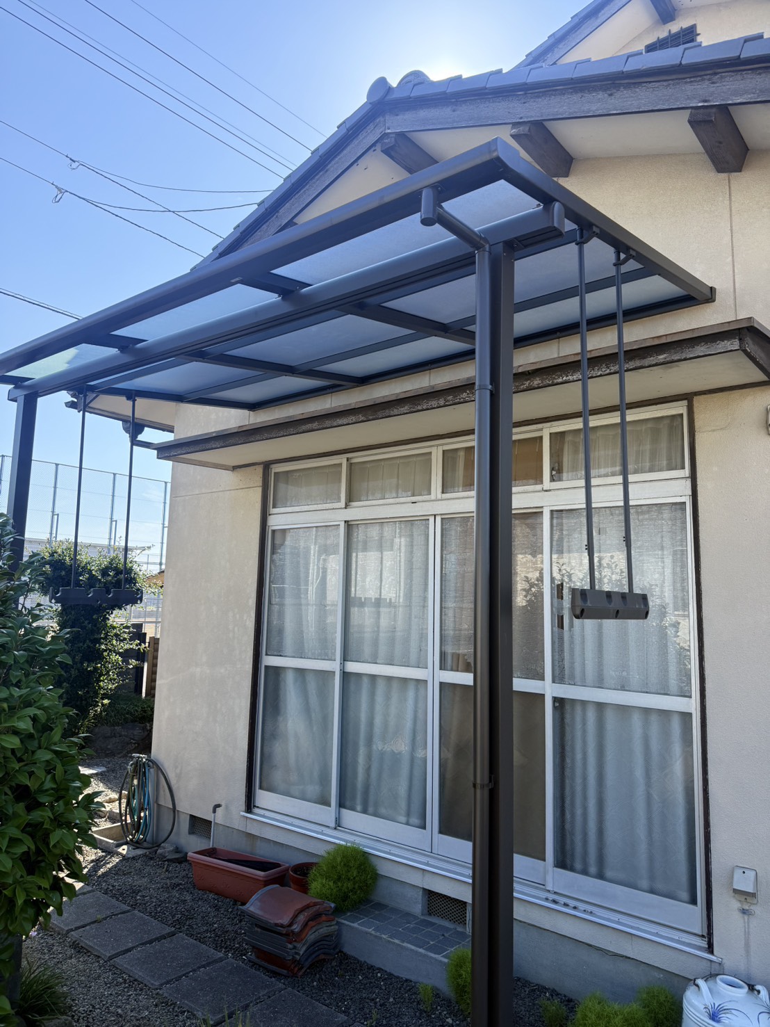 香川県でテラス屋根を設置｜雨・日差し対策で使いやすくした外構工事施工事例